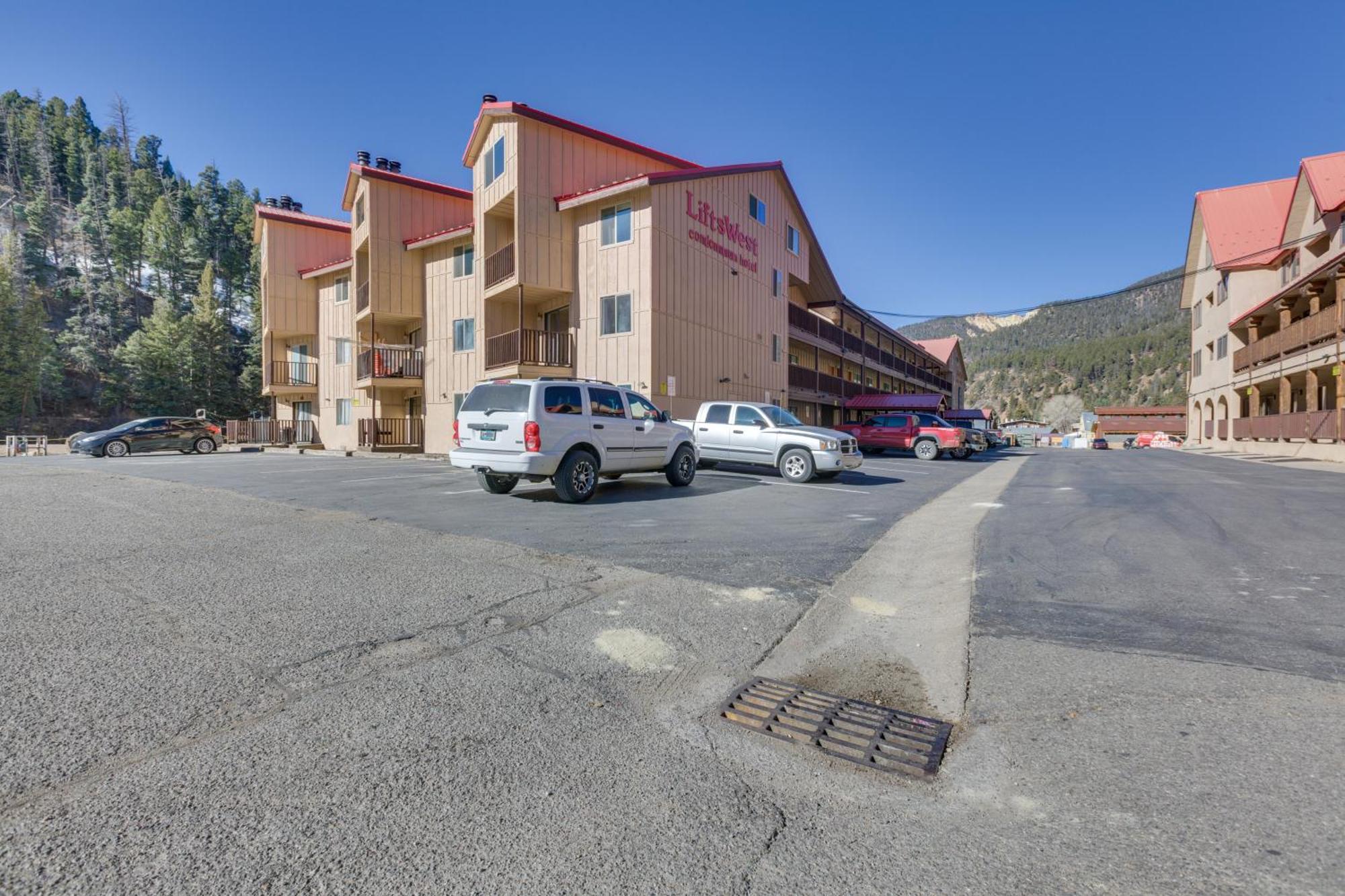 Ski-In Red River Retreat Balcony, Mountain Views! 외부 사진