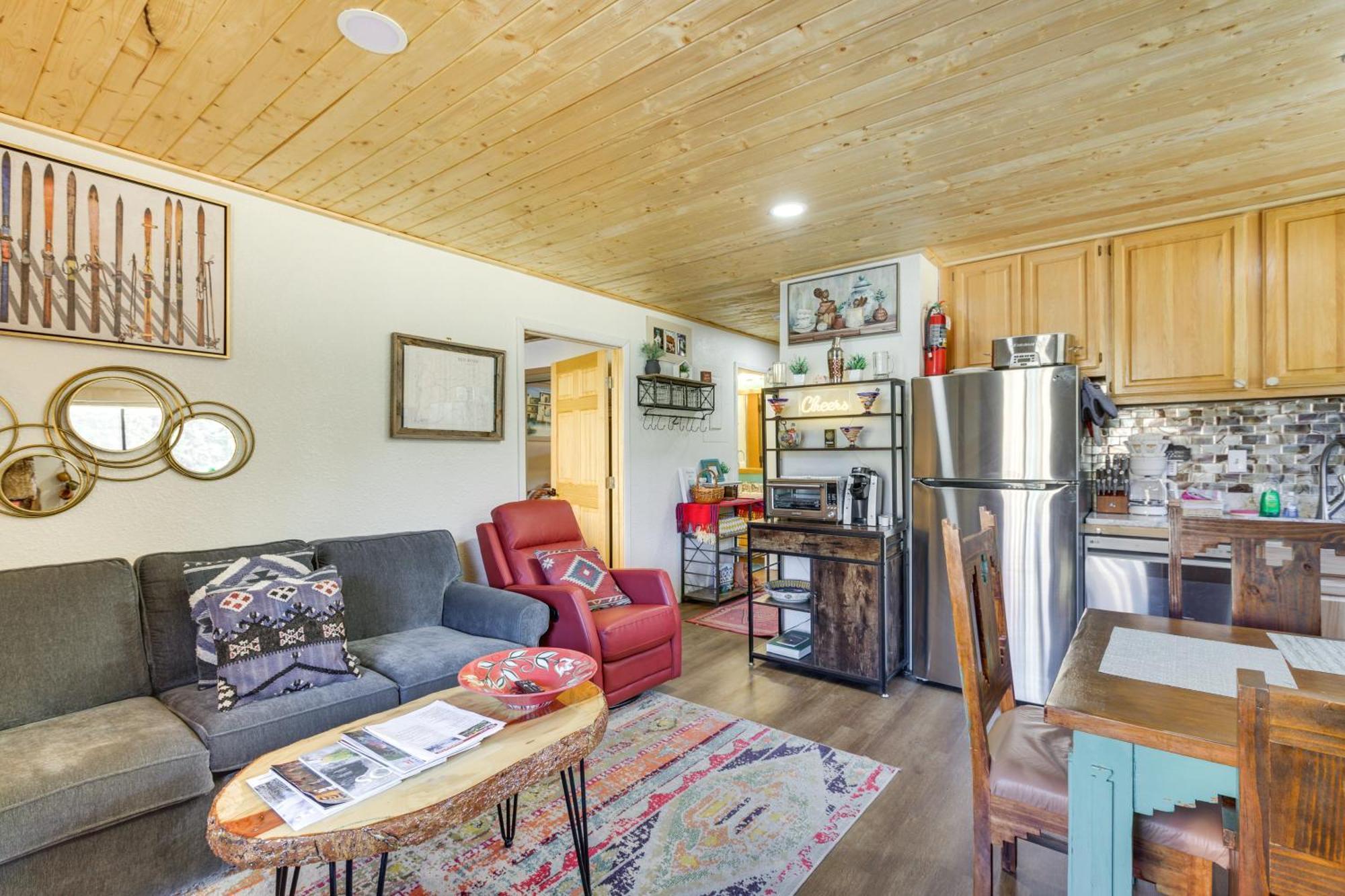 Ski-In Red River Retreat Balcony, Mountain Views! 외부 사진