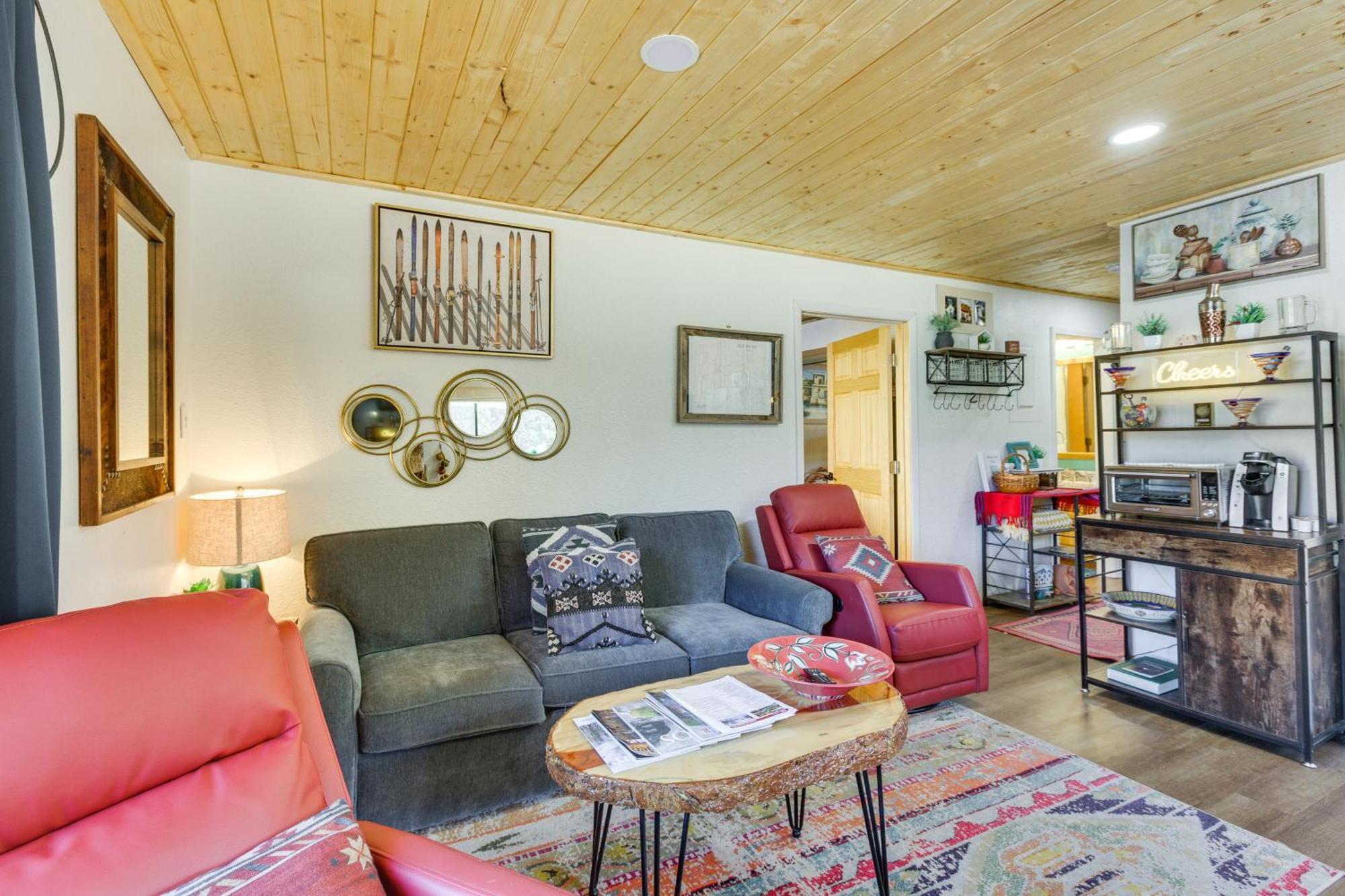 Ski-In Red River Retreat Balcony, Mountain Views! 외부 사진