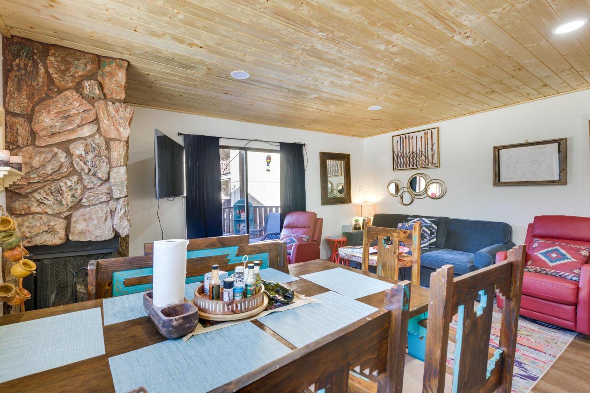 Ski-In Red River Retreat Balcony, Mountain Views! 외부 사진