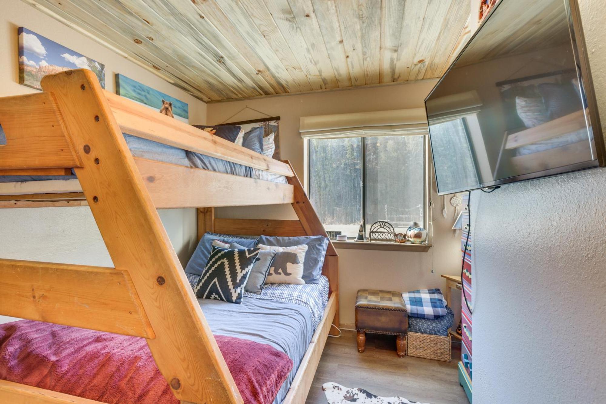 Ski-In Red River Retreat Balcony, Mountain Views! 외부 사진