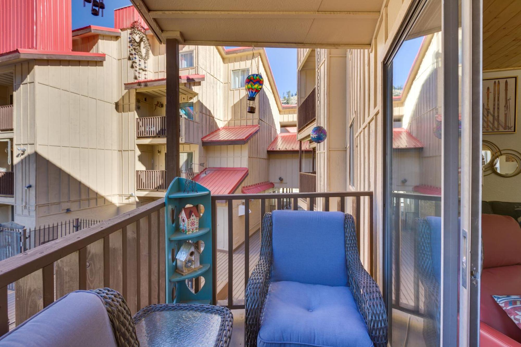 Ski-In Red River Retreat Balcony, Mountain Views! 외부 사진