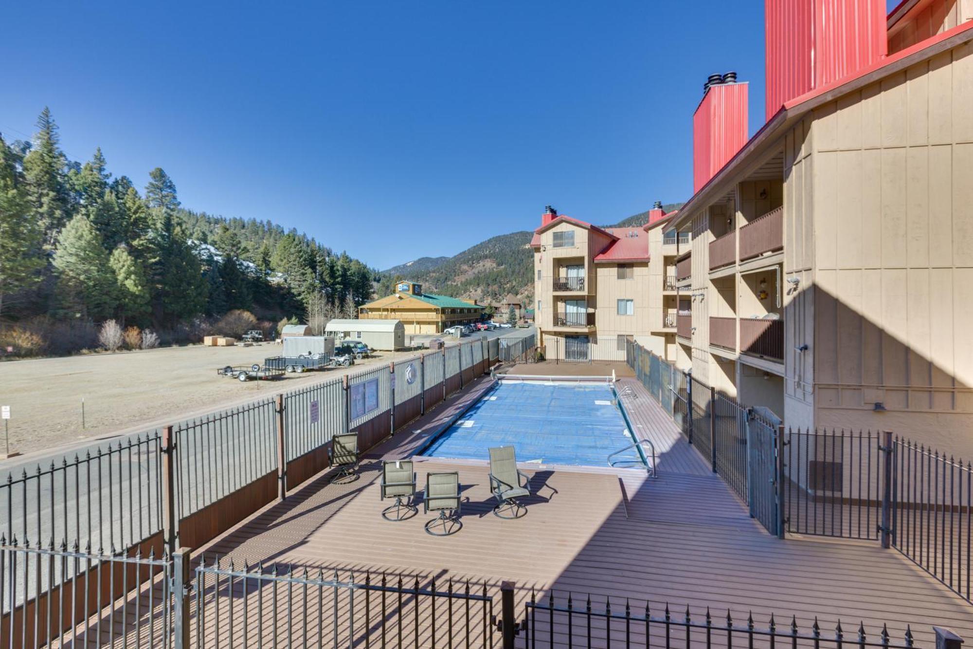 Ski-In Red River Retreat Balcony, Mountain Views! 외부 사진
